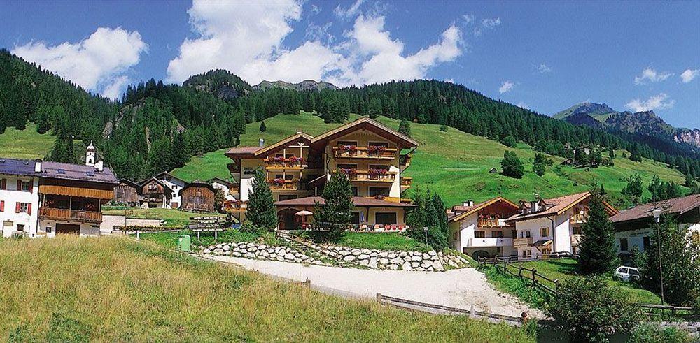 Hotel Dolomites Inn Canazei Buitenkant foto