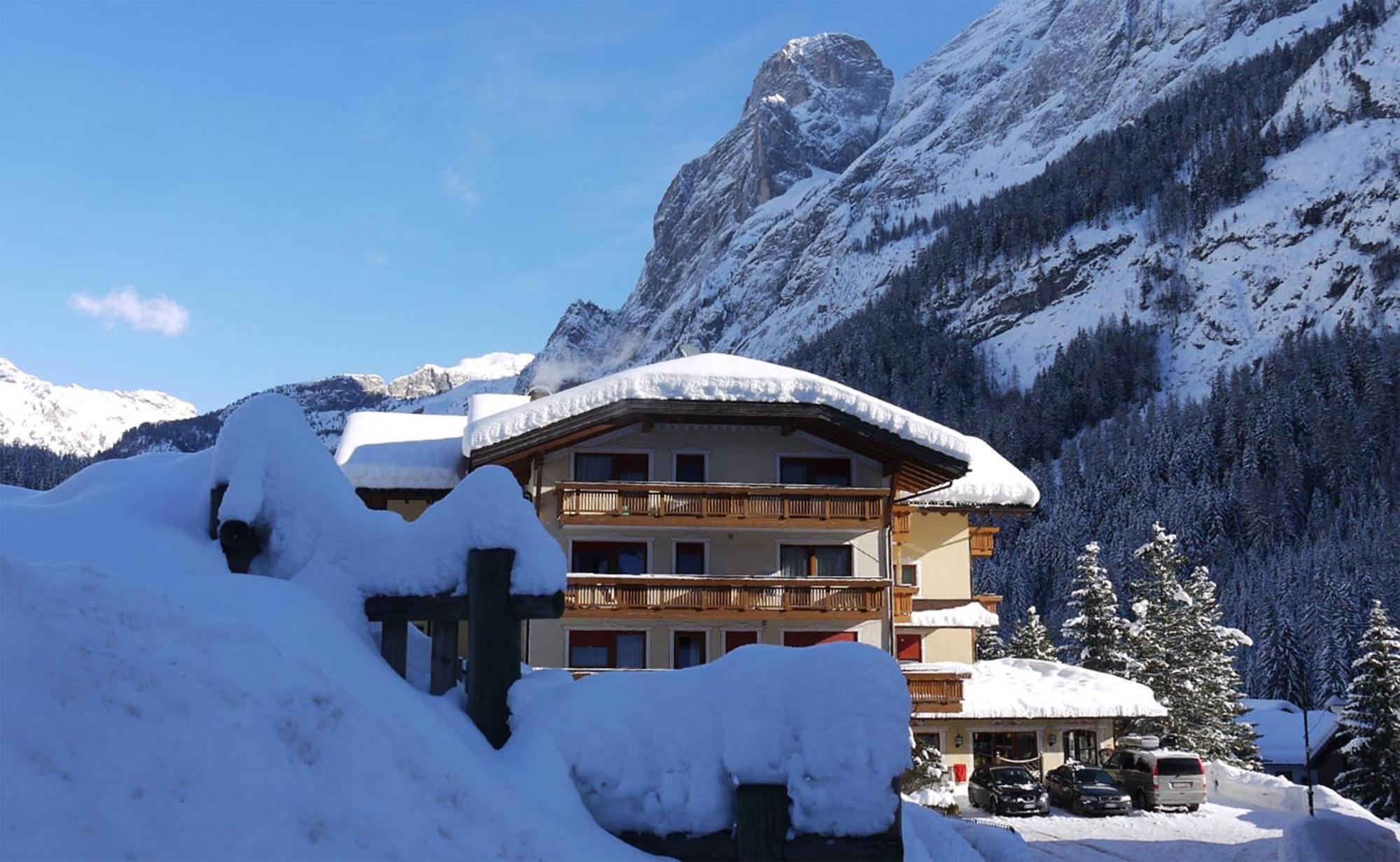 Hotel Dolomites Inn Canazei Buitenkant foto