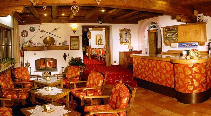 Hotel Dolomites Inn Canazei Buitenkant foto