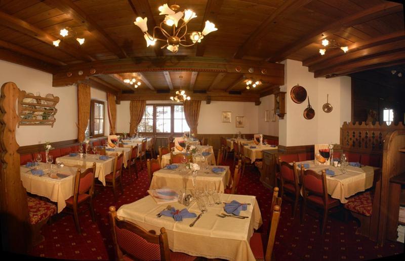 Hotel Dolomites Inn Canazei Buitenkant foto