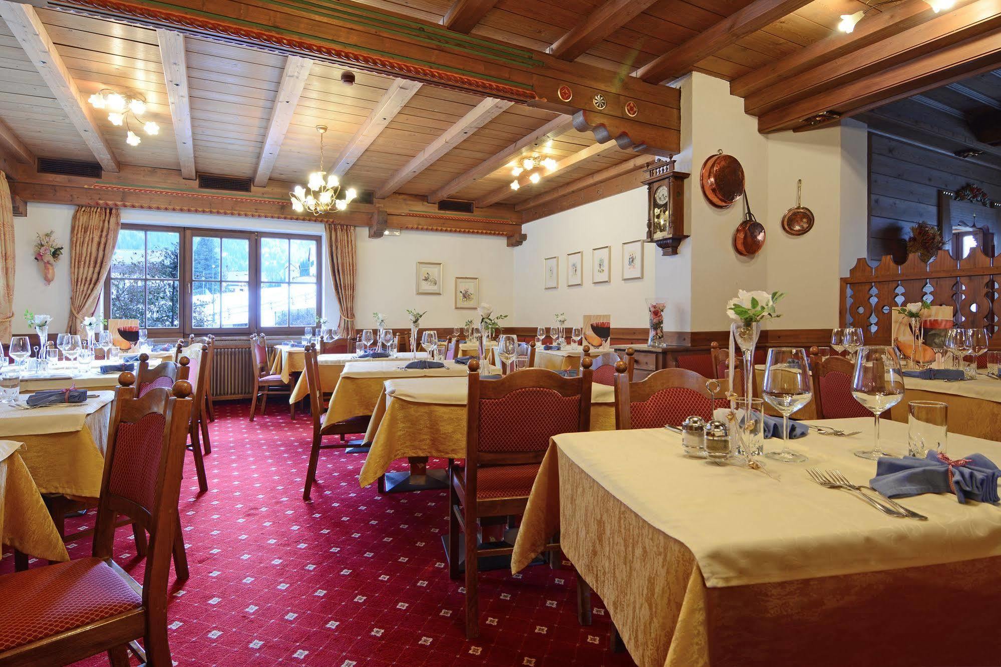 Hotel Dolomites Inn Canazei Buitenkant foto